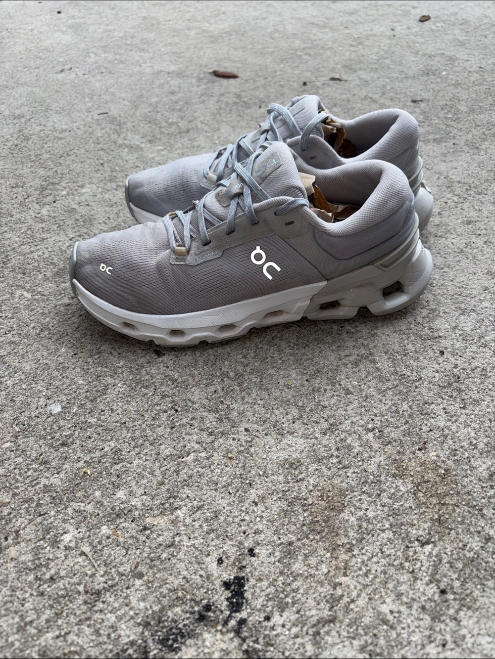On Running Women's Light Gray Cloudflow Sneakers